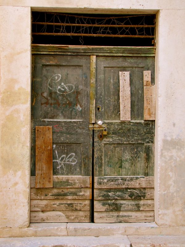 Dubrovnik Door - http://27thandolive.com