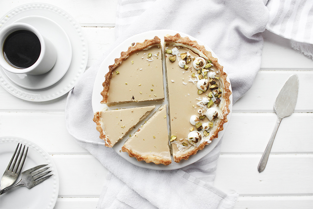 Earl Grey Panna Cotta Tart - smooth and creamy earl grey infused panna cotta set into a pate sucree crust brushed with white chocolate #tart #pannacotta #dessert #baking #earlgrey #tartrecipe #tea #earlgreytea #easydessert #simpledessert