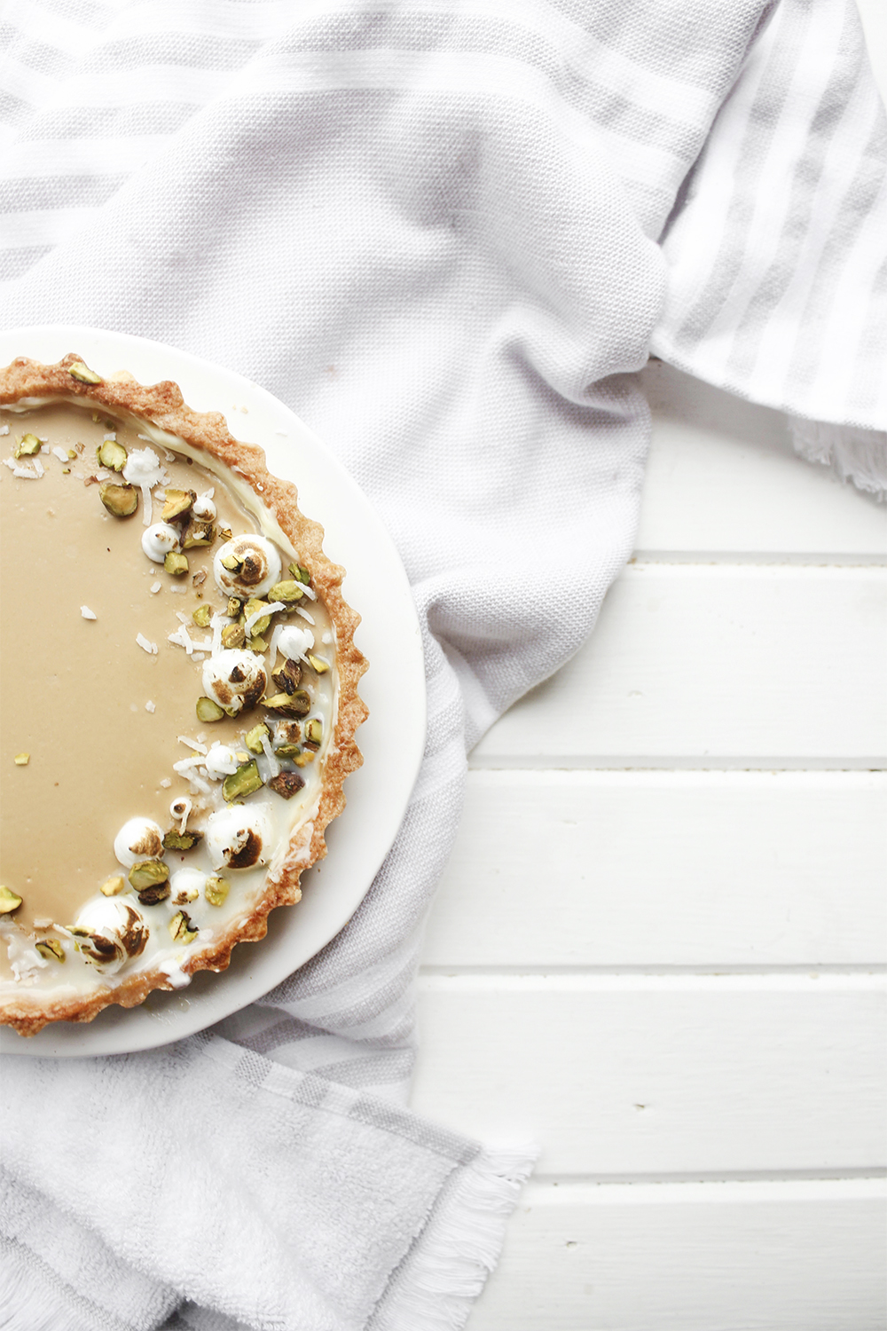 Earl Grey Panna Cotta Tart - smooth and creamy earl grey infused panna cotta set into a pate sucree crust brushed with white chocolate #tart #pannacotta #dessert #baking #earlgrey #tartrecipe #tea #earlgreytea #easydessert #simpledessert