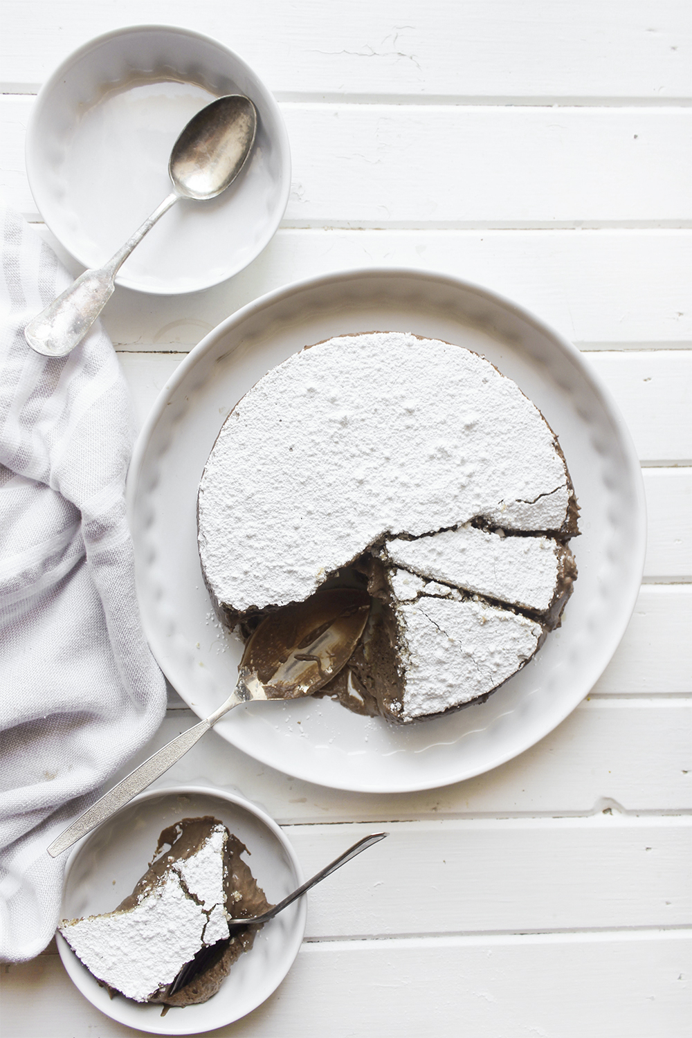 Mocha Almond Meringue Cake - Rich mocha almond mousse sandwiched between two layers of crisp almond meringue making a sweet coffee flavoured dessert #mocha #meringuecake #meringue #chocolate #dessert #baking #simplebaking #meringuesandwich 