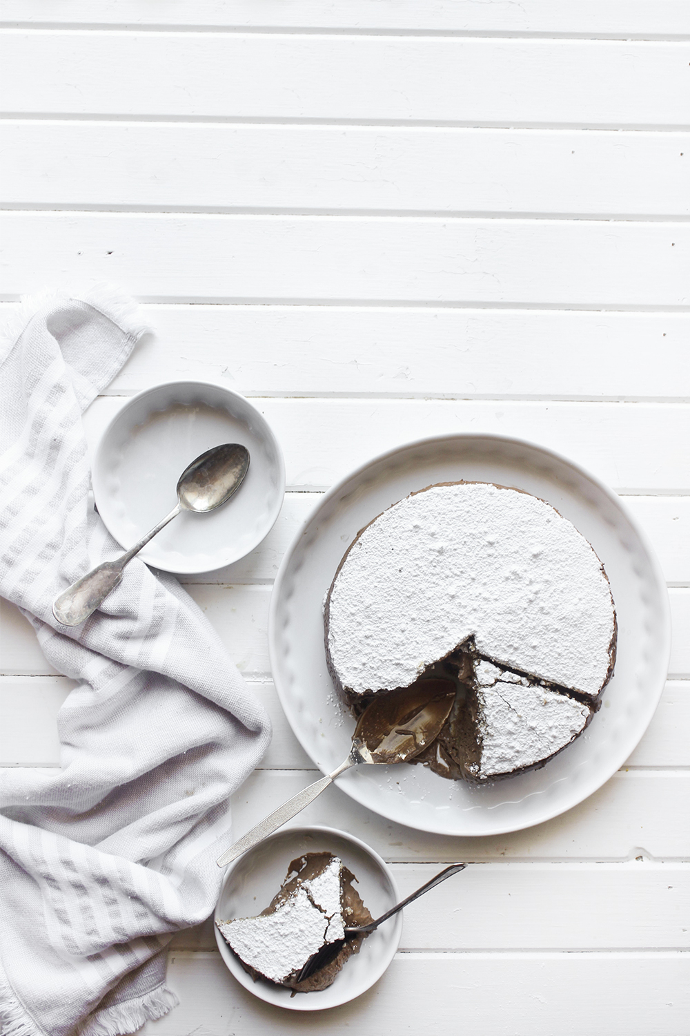 Mocha Almond Meringue Cake - Rich mocha almond mousse sandwiched between two layers of crisp almond meringue making a sweet coffee flavoured dessert #mocha #meringuecake #meringue #chocolate #dessert #baking #simplebaking #meringuesandwich 