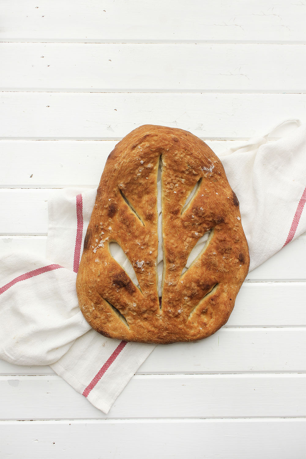 Rosemary and Garlic Fougasse - The traditional French Fougasse flavoured with savoury rosemary and garlic to create a flavourful crusty bread #fougasse #frenchbread #frenchbaking #rosemary #garlic #oliveoil #crustybread #crusty #crust