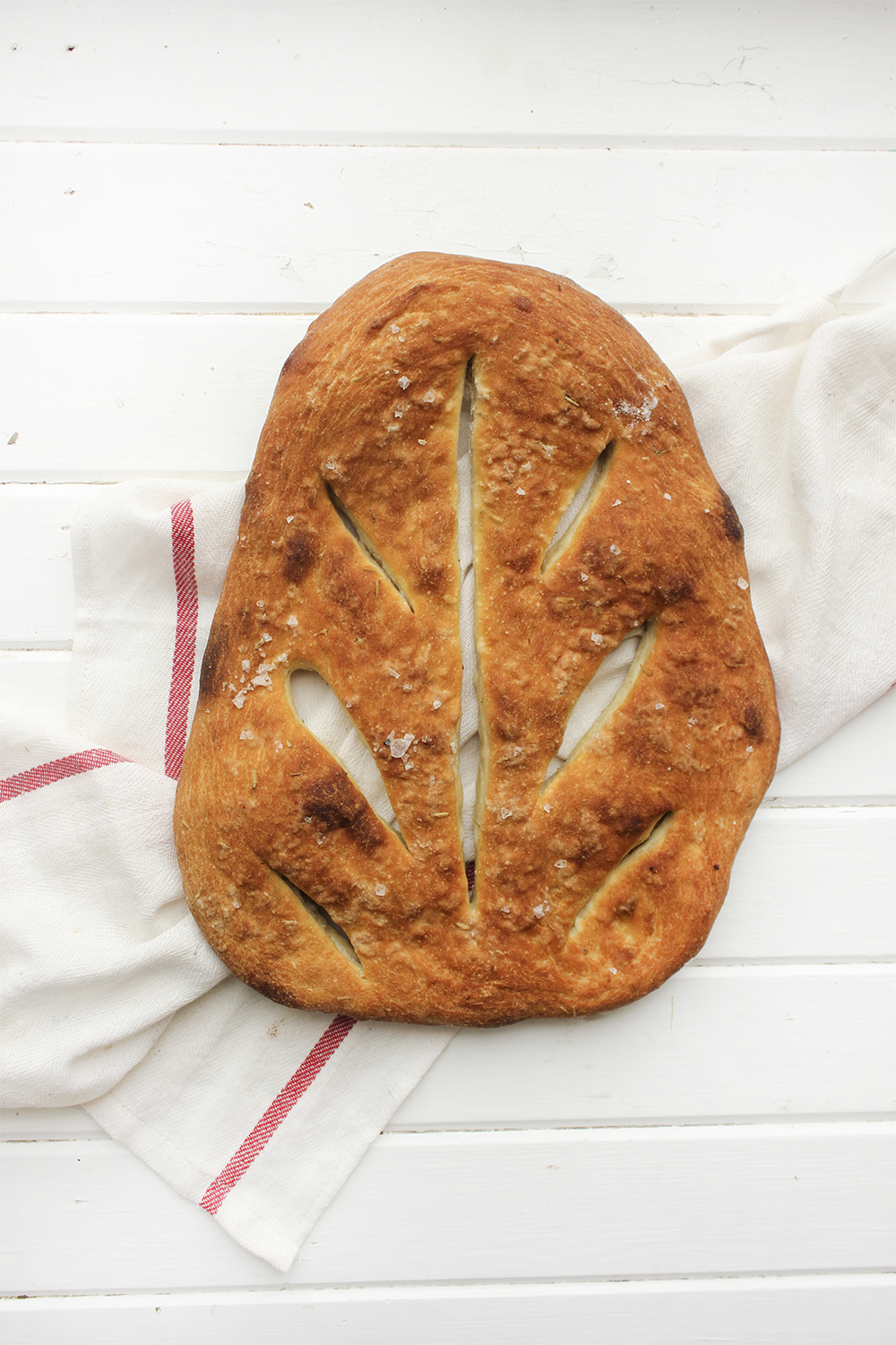 Rosemary and Garlic Fougasse - The traditional French Fougasse flavoured with savoury rosemary and garlic to create a flavourful crusty bread #fougasse #frenchbread #frenchbaking #rosemary #garlic #oliveoil #crustybread #crusty #crust