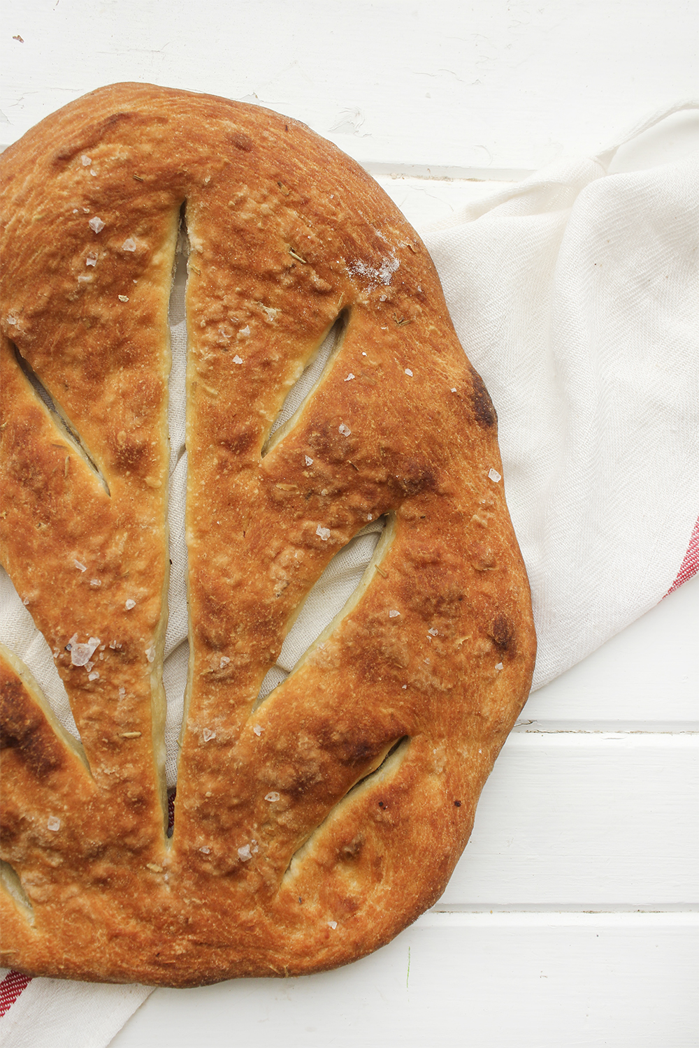 Rosemary and Garlic Fougasse - The traditional French Fougasse flavoured with savoury rosemary and garlic to create a flavourful crusty bread #fougasse #frenchbread #frenchbaking #rosemary #garlic #oliveoil #crustybread #crusty #crust