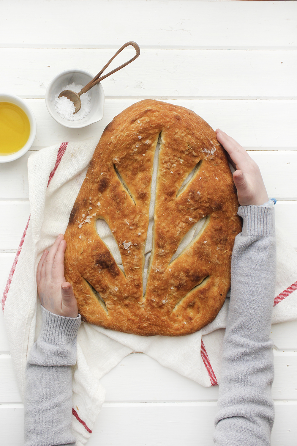 Rosemary and Garlic Fougasse - The traditional French Fougasse flavoured with savoury rosemary and garlic to create a flavourful crusty bread #fougasse #frenchbread #frenchbaking #rosemary #garlic #oliveoil #crustybread #crusty #crust