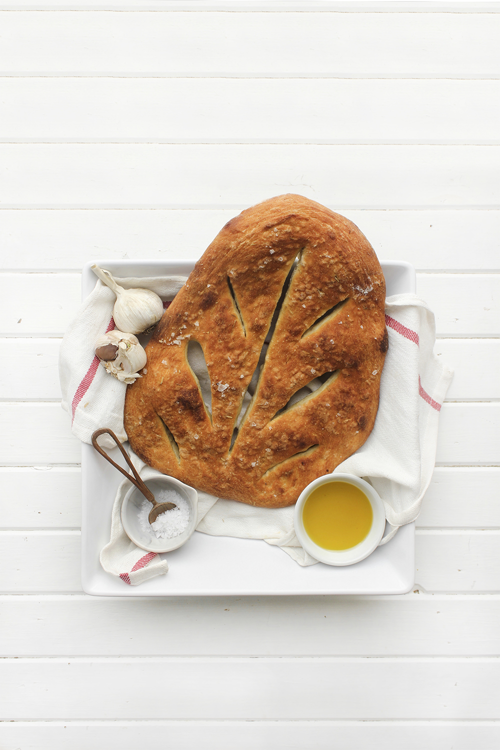 Rosemary and Garlic Fougasse - The traditional French Fougasse flavoured with savoury rosemary and garlic to create a flavourful crusty bread #fougasse #frenchbread #frenchbaking #rosemary #garlic #oliveoil #crustybread #crusty #crust