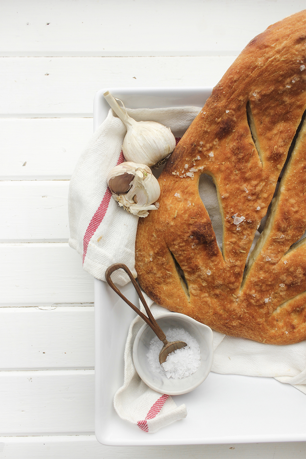 Rosemary and Garlic Fougasse - The traditional French Fougasse flavoured with savoury rosemary and garlic to create a flavourful crusty bread #fougasse #frenchbread #frenchbaking #rosemary #garlic #oliveoil #crustybread #crusty #crust