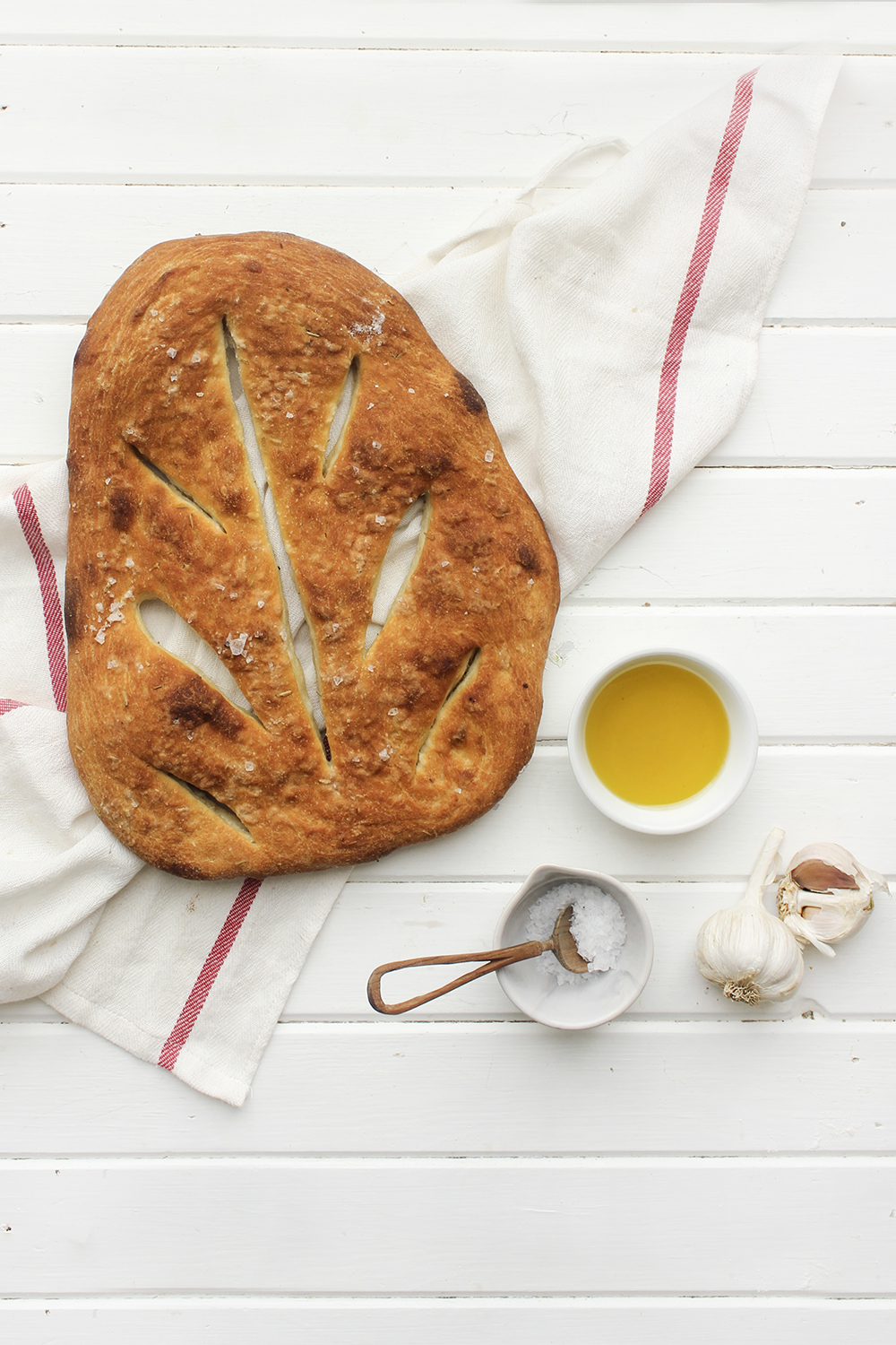 Rosemary and Garlic Fougasse - The traditional French Fougasse flavoured with savoury rosemary and garlic to create a flavourful crusty bread #fougasse #frenchbread #frenchbaking #rosemary #garlic #oliveoil #crustybread #crusty #crust