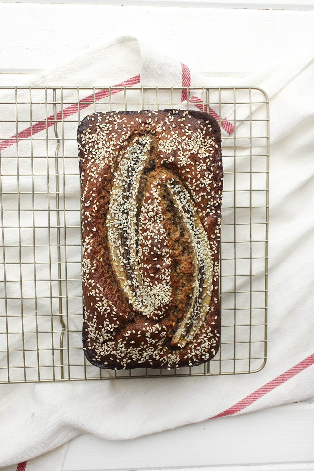 Tahini, Pecan, Chocolate Banana Bread - Make this banana bread recipe if you wish to up your banana bread game! Adding tahini, dark chocolate and pecans adds so much more flavour and crunch #bananabread #banana #tahini #baking #snack #quickbread #ripebananas