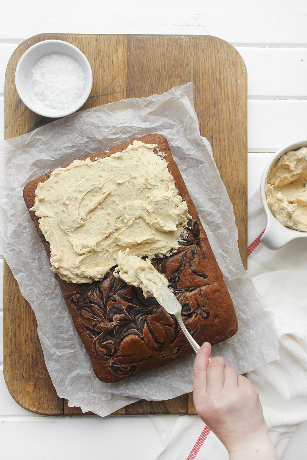 Browned Butter Banana Cake with Peanut Buttercream - Make this cake to bring back your favourite flavour combination of your youth. A combo of banana and peanut butter buttercream makes a moist flavourful cake. #banana #peanutbuttercream #peanutbutter #bananacake #sheetcake #easydessert #simpledessert #weeknightdessert #onepancake #onepandessert #onepan