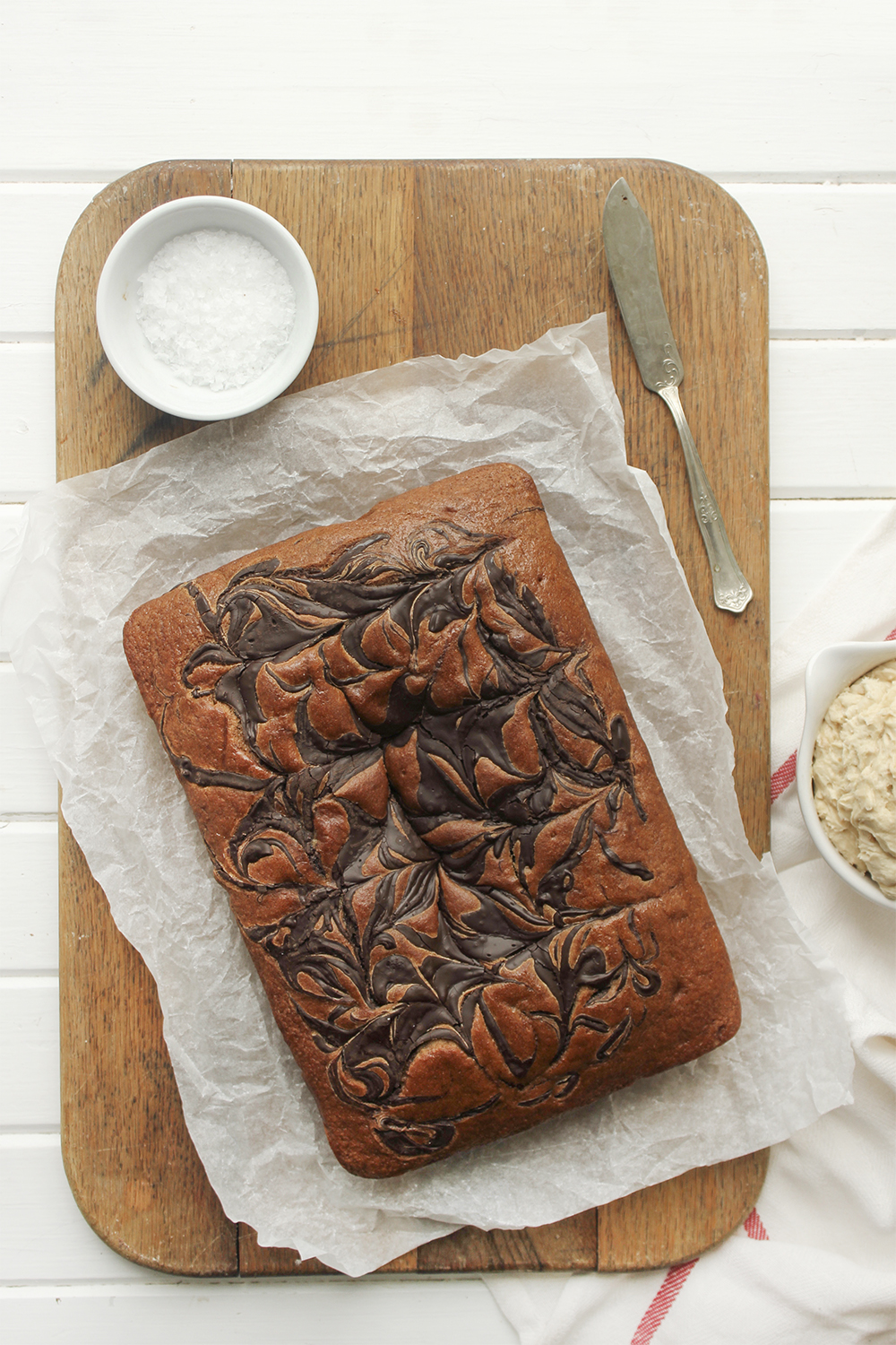 Browned Butter Banana Cake with Peanut Buttercream - Make this cake to bring back your favourite flavour combination of your youth. A combo of banana and peanut butter buttercream makes a moist flavourful cake. #banana #peanutbuttercream #peanutbutter #bananacake #sheetcake #easydessert #simpledessert #weeknightdessert #onepancake #onepandessert #onepan