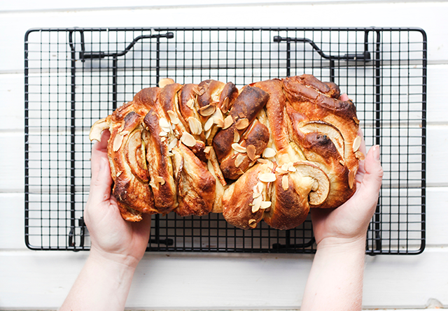 Pull Apart Apple Cinnamon Loaf